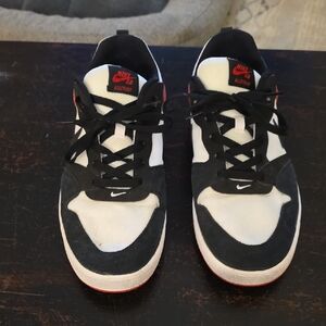 Nike Men's Black and White Sneakers with Red Accents